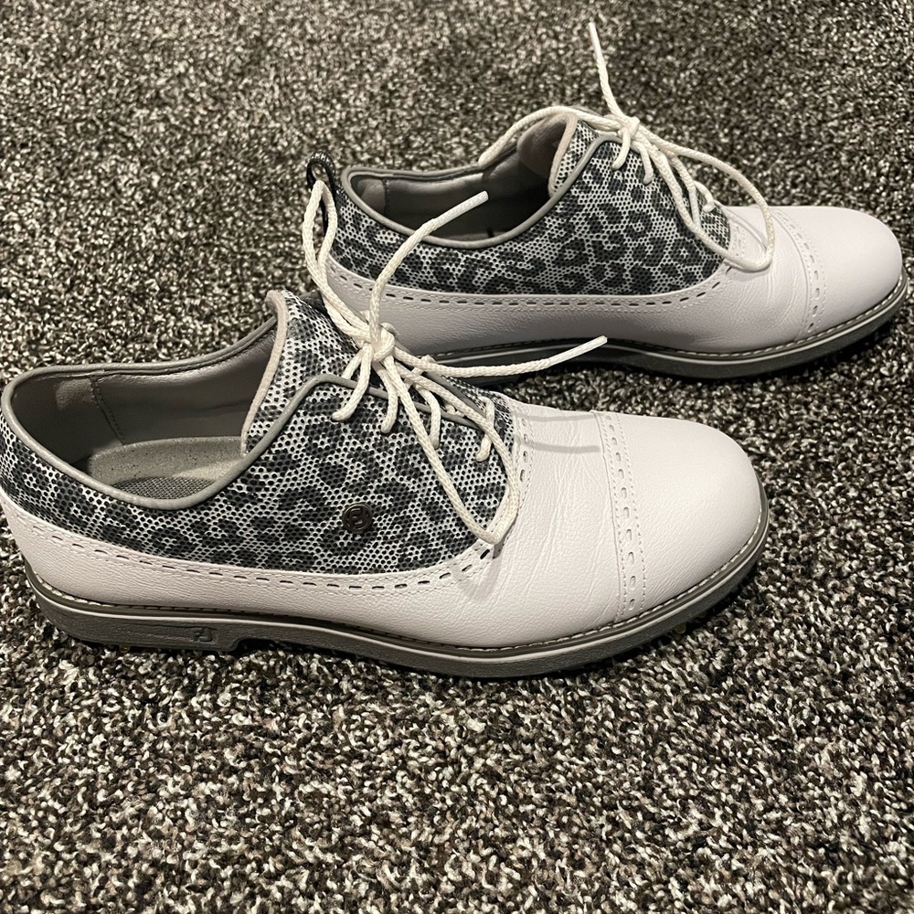 Footjoy Women’s Golf Shoes Size 8.  Good used condition